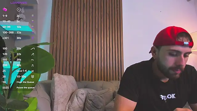 Maximo Wolff online show from April 2, 8:37 pm