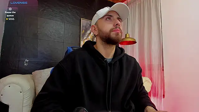 Maximo Wolff online show from November 2, 8:03 pm