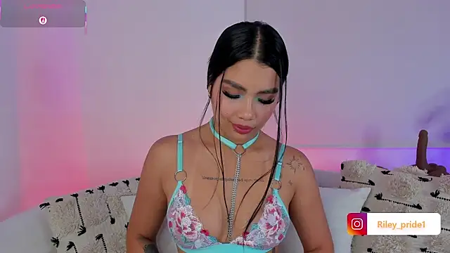 Cutie Riley online show from October 25, 2:50 pm