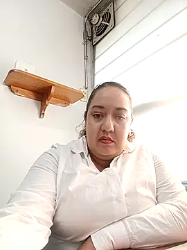 Snapshot of Caroomoom27 chatting on December 18, 5:06 pm Caroomoom27 online show from December 18, 5:06 pm