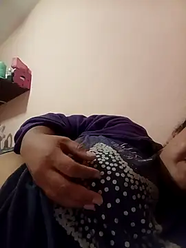 Snapshot of Caroomoom27 chatting on September 17, 6:48 am Caroomoom27 online show from September 17, 6:48 am