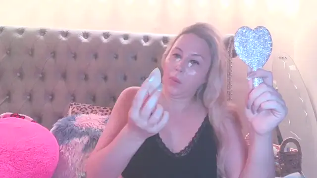 Snapshot of BigBoobsBlair chatting on May 30, 7:30 pm BigBoobsBlair online show from May 30, 7:30 pm