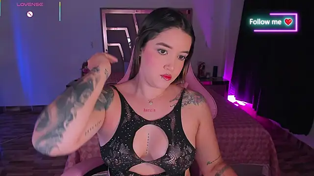 lunaarose online show from February 25, 4:12 am