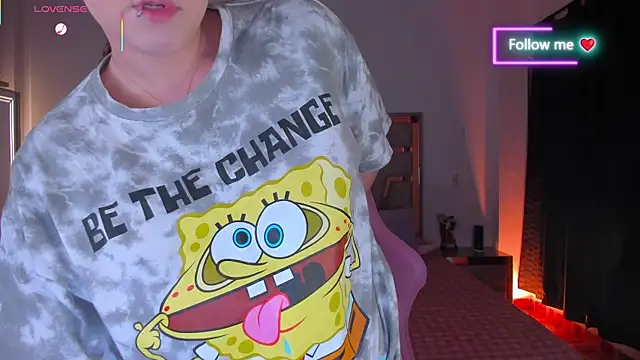 lunaarose online show from April 22, 3:02 am