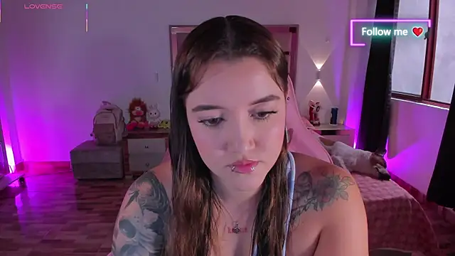 lunaarose online show from April 11, 7:50 pm