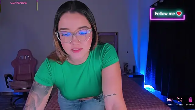 lunaarose online show from February 18, 3:37 am