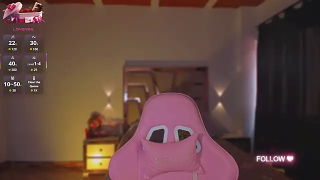 Snapshot of lunaarose chatting on November 4, 4:33 pm lunaarose online show from November 4, 4:33 pm