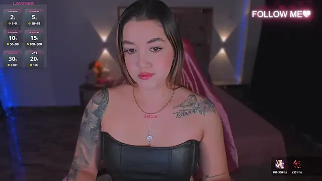 Snapshot of lunaarose chatting on November 23, 2:43 am lunaarose online show from November 23, 2:43 am