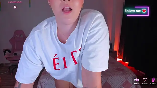 lunaarose online show from March 5, 3:36 am