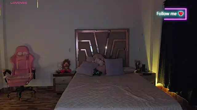 lunaarose online show from April 9, 2:46 am