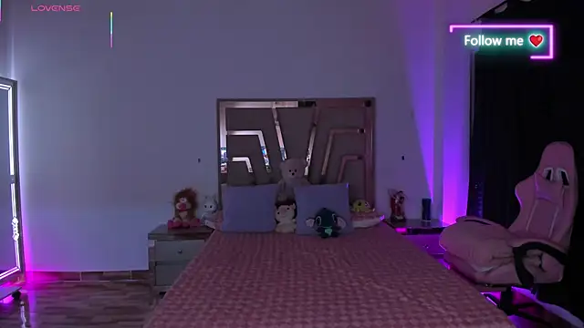 lunaarose online show from April 15, 3:12 am