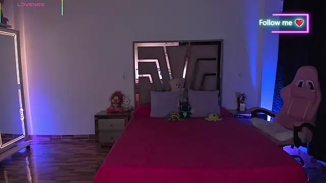 lunaarose online show from June 3, 3:07 am