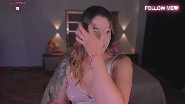 Snapshot of lunaarose chatting on November 25, 12:22 am lunaarose online show from November 25, 12:22 am