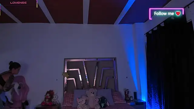 lunaarose online show from February 20, 3:36 am