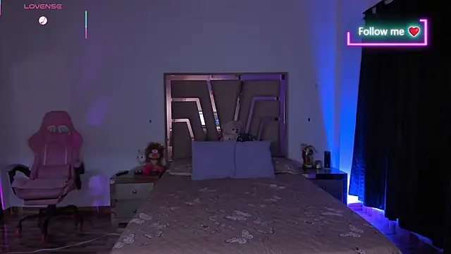 lunaarose online show from March 11, 2:38 am