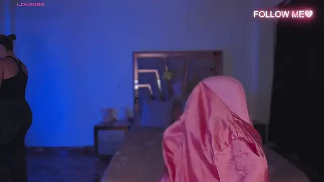 Snapshot of lunaarose chatting on December 2, 3:19 am lunaarose online show from December 2, 3:19 am