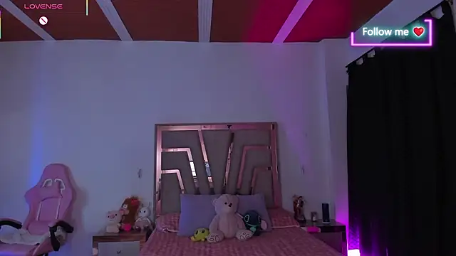 lunaarose online show from February 27, 3:07 am