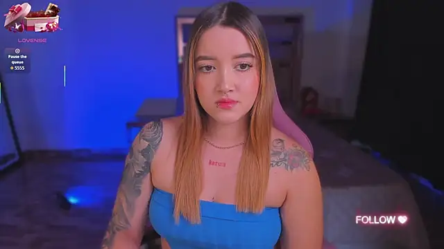 lunaarose online show from October 1, 4:17 am