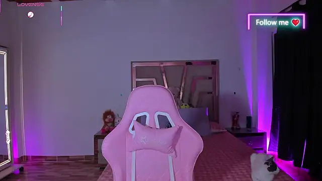 lunaarose online show from April 14, 3:11 am