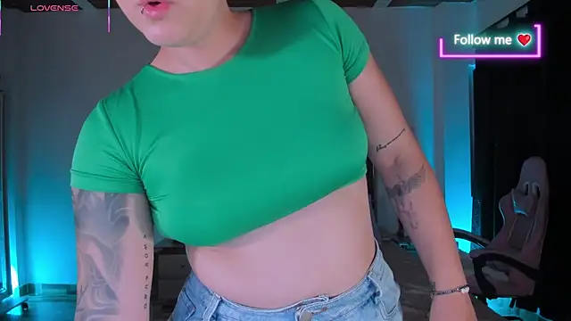 lunaarose online show from May 9, 3:10 am