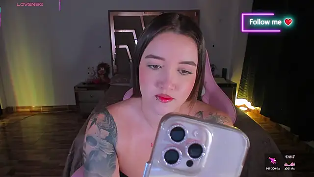 lunaarose online show from March 19, 4:12 am