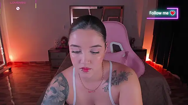 lunaarose online show from May 13, 3:13 am