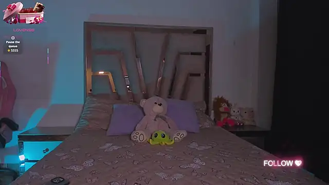 Snapshot of lunaarose chatting on September 29, 4:19 am lunaarose online show from September 29, 4:19 am