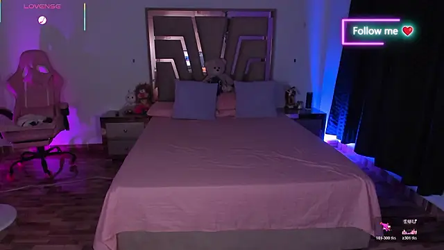 lunaarose online show from March 10, 3:43 am