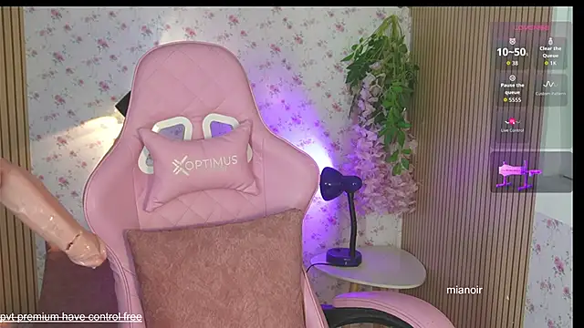 mia noir online show from March 28, 4:35 am