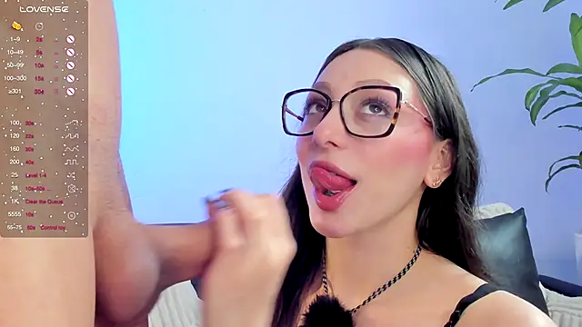 Snapshot of Scarlett_Jackson2 chatting on December 3, 10:42 pm Scarlett Jackson2 online show from December 3, 10:42 pm