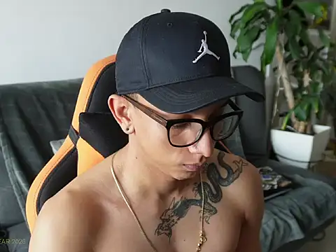 Vbenz28 online show from January 11, 3:30 pm