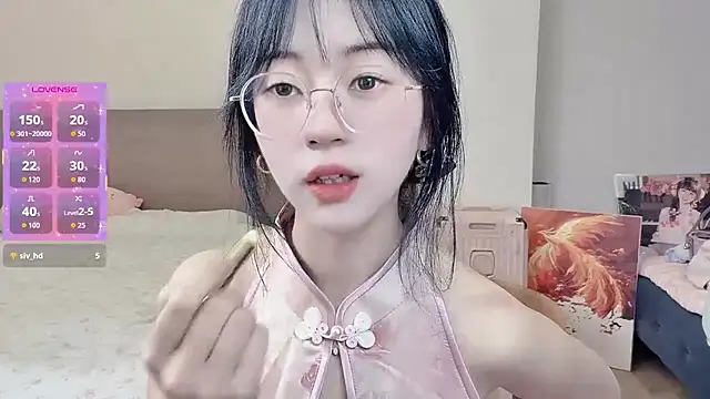 nini a online show from February 7, 1:08 pm