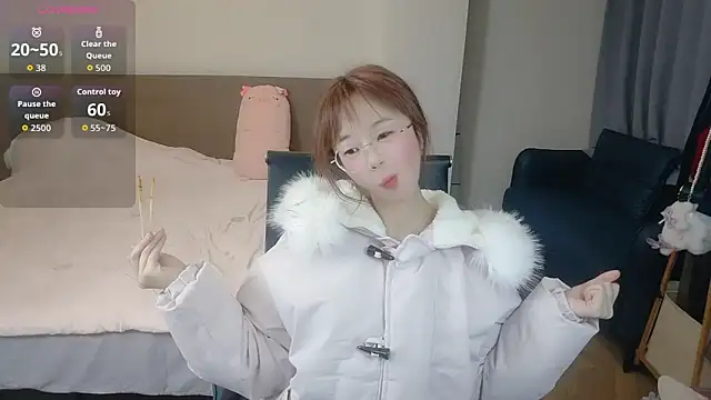 nini a online show from November 1, 8:19 am