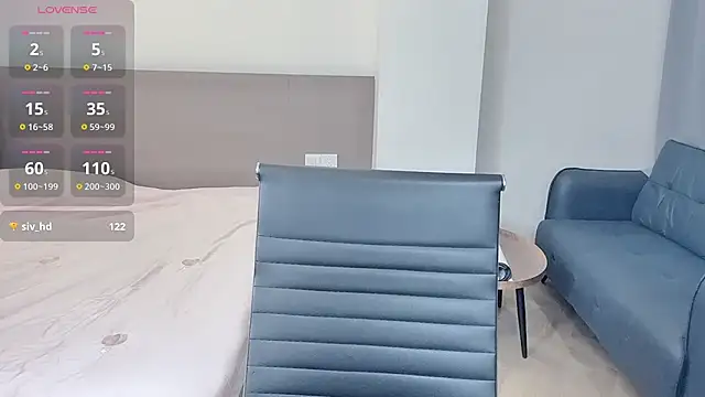 nini a online show from October 24, 10:58 am