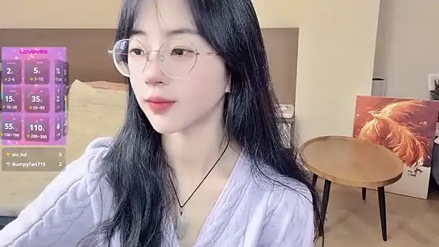 nini a online show from March 11, 9:25 am