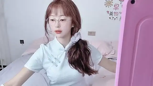 nini a online show from October 12, 2:02 am