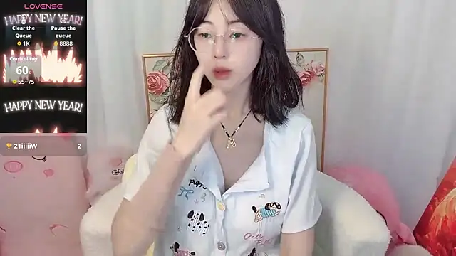 nini a online show from June 18, 2:43 am