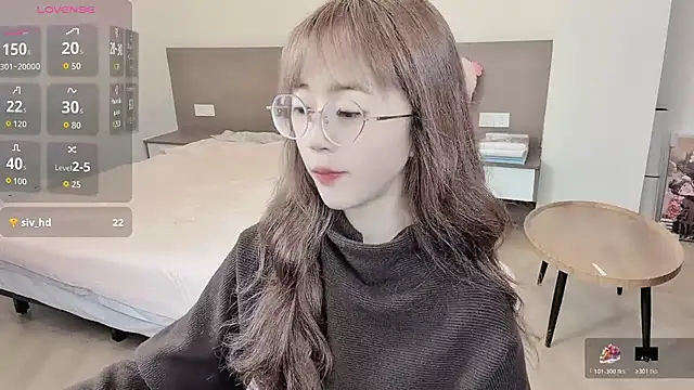 nini a online show from November 18, 8:50 am