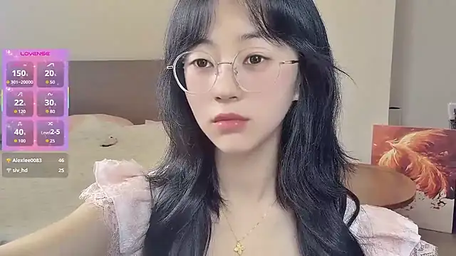 nini a online show from April 11, 11:36 am
