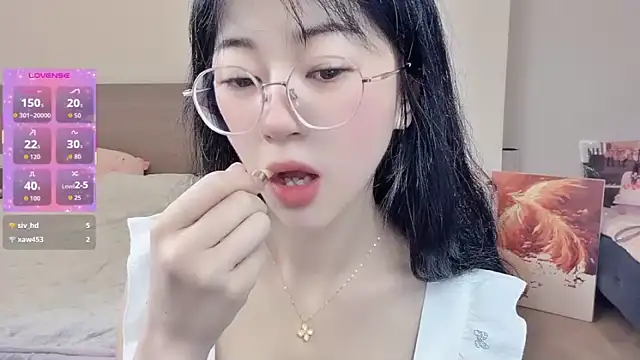 nini a online show from February 5, 11:55 pm
