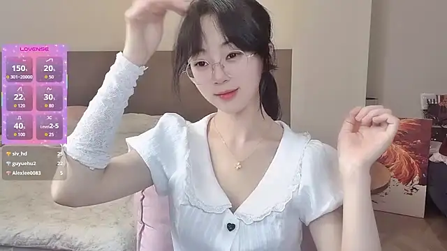 nini a online show from April 10, 11:50 am