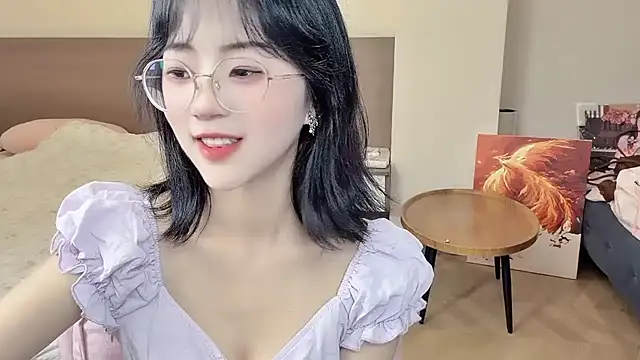 nini a online show from March 24, 9:31 am