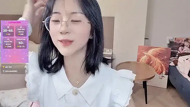 nini a online show from March 21, 4:35 am