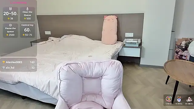 nini a online show from November 13, 7:56 am