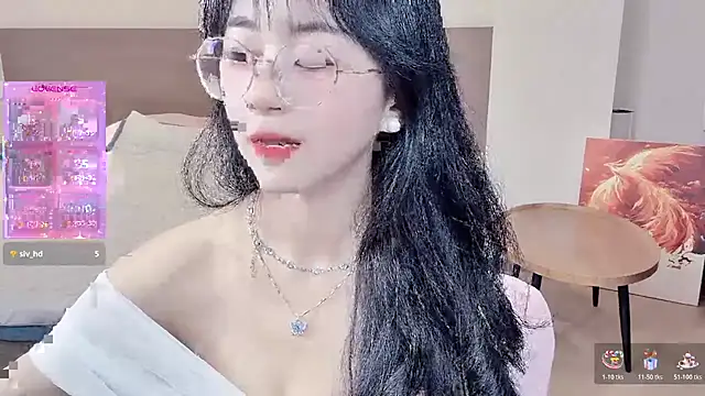 nini a online show from March 10, 9:35 am