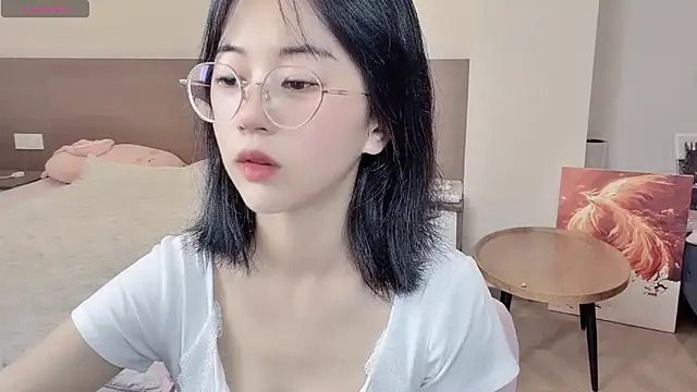 nini a online show from March 29, 2:13 am
