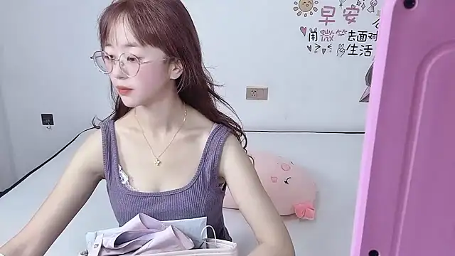 nini a online show from October 8, 10:17 am