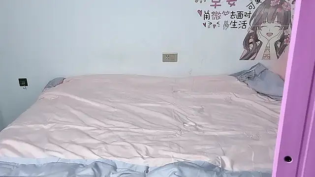 nini a online show from October 4, 2:13 am