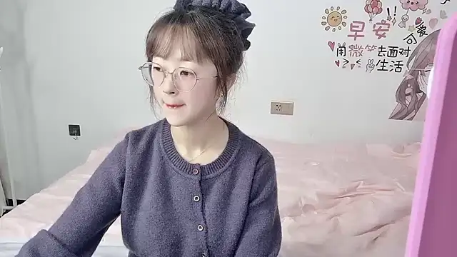 nini a online show from September 27, 1:45 am