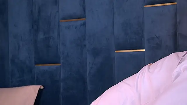 Snapshot of YasminaMoon chatting on February 20, 4:31 am YasminaMoon online show from February 20, 4:31 am